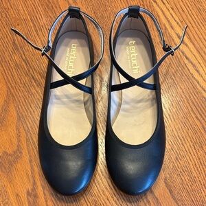 Bertuchi Black Women's Ankle Strap Flats